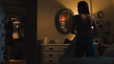 Carla Gugino, Elena Anaya - Jett s01e03 (2019)