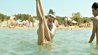 Elli Tringou, Milou Van Groesen – Suntan (2016)
