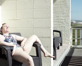 Lena Dunham – Girls s06e01 (2017)