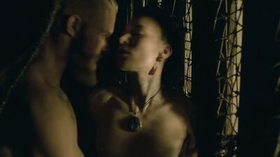 Ida Nielsen, Josefin Asplund – Vikings s04e18 (2017)