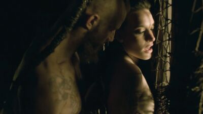 Ida Nielsen, Josefin Asplund – Vikings s04e18 (2017)