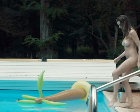 Camille Razat, Elisa Bachir Bey, Inge van Bruystegem, Jade Laroche, Valeria Nicov - Lamour est une fete (2018)