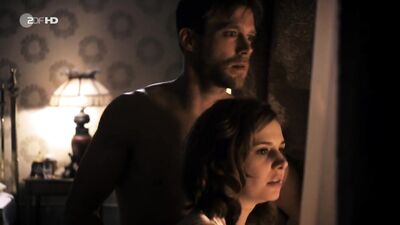 Josefine Preuss nude - Das Adlon. Eine Familiensaga s01e02 (2013)