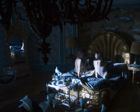 Christiane Paul, Maria Ehrich – Das Adlon. Eine Familiensaga (2012)