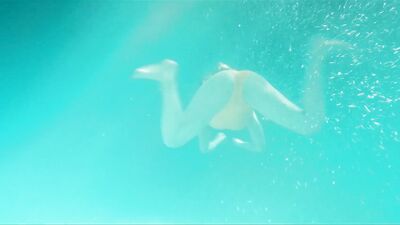 Camille Razat, etc - De l'eau dans les yeux (2017) HD 1080p