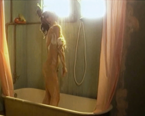 Lidia Brondi nude - O Beijo No Asfalto (1981)