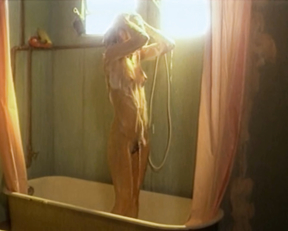 Lidia Brondi nude - O Beijo No Asfalto (1981)