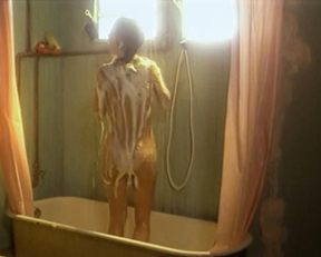 Lidia Brondi nude - O Beijo No Asfalto (1981)