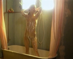 Lidia Brondi nude - O Beijo No Asfalto (1981)