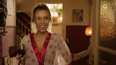 Lotta Doll topless - Tatort e1090 (2019)