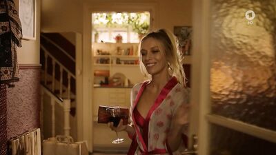 Lotta Doll topless - Tatort e1090 (2019)