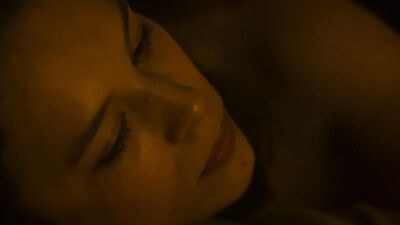 Paula Beer sex scene - Le chant du loup (2019)