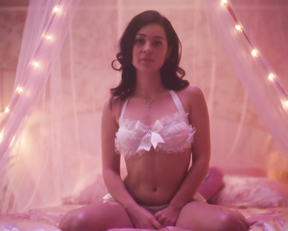 Alexa Demie, Hunter Schafer - Euphoria s01e02 (2019)