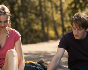 Gina Stiebitz, Lisa Vicari - Dark s02e06 (2019)