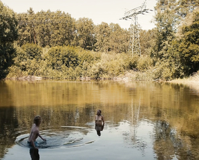 Gina Stiebitz, Lisa Vicari - Dark s02e06 (2019)