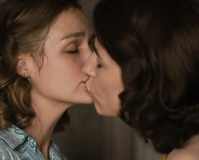 Luise Heyer, Antje Traue - Dark s02e03 (2019)
