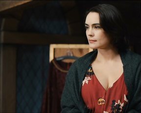 Danielle Campbell, Shannyn Sossamon, Caroline Portu - Ghost Light (2018)