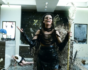 Elizabeth Banks, Naomi Scott - Power Rangers (2017)