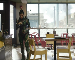 Elizabeth Banks, Naomi Scott - Power Rangers (2017)