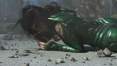 Elizabeth Banks, Naomi Scott - Power Rangers (2017)