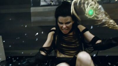 Elizabeth Banks, Naomi Scott - Power Rangers (2017)