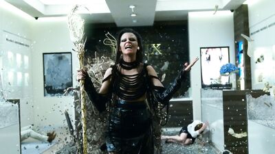 Elizabeth Banks, Naomi Scott - Power Rangers (2017)