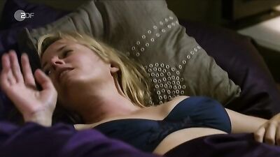 Silke Bodenbender sex scene - Eine verhangnisvolle Nacht (2013)