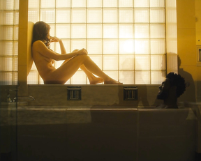 Carla Gugino  - Jett s01e01 (2019)