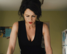 Carla Gugino  - Jett s01e01 (2019)