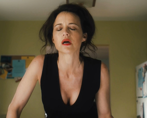 Carla Gugino  - Jett s01e01 (2019)