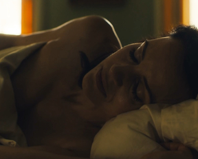 Carla Gugino  - Jett s01e01 (2019)