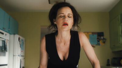 Carla Gugino  - Jett s01e01 (2019)