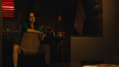Carla Gugino  - Jett s01e01 (2019)