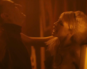 Ekaterina Malikova naked - V kletke s01e01 (2019)