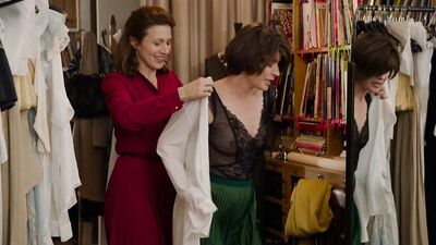 Marie-Josee Croze, Audrey Fleurot, Irene Jacob - A cause des filles .. (2019)