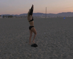 Scarlett Davies, Maria Louis - FollowMe (2019)