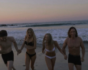 Scarlett Davies, Maria Louis - FollowMe (2019)