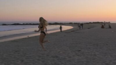 Scarlett Davies, Maria Louis - FollowMe (2019)