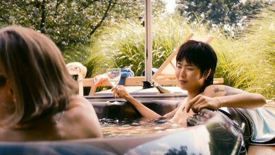 Barbara Garrick, May Hongk - Tales of the City s04-09 (2019)