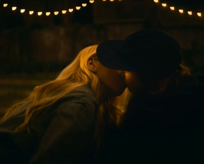 Ellen Page, Zosia Mamet - Tales of the City s01e02e05 (2019)