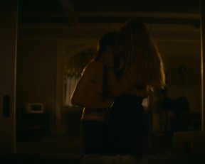 Ellen Page, Zosia Mamet - Tales of the City s01e02e05 (2019)