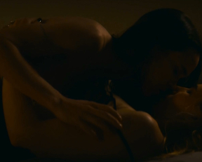 Ellen Page, Zosia Mamet - Tales of the City s01e02e05 (2019)