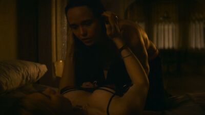 Ellen Page, Zosia Mamet - Tales of the City s01e02e05 (2019)