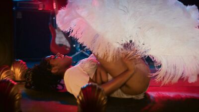Claudia Logan nude - Tales of the City s01e04 (2019)
