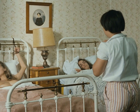 Dominique Blanc naked - Milou en mai (1989)