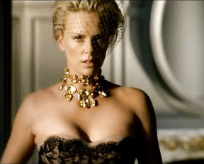 Charlize Theron nude – Anuncio J'adore - Dior Perfume Commercial (2011)