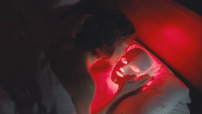 Trieste Kelly Dunn naked - Propagation (2018)