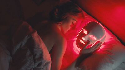 Trieste Kelly Dunn naked - Propagation (2018)