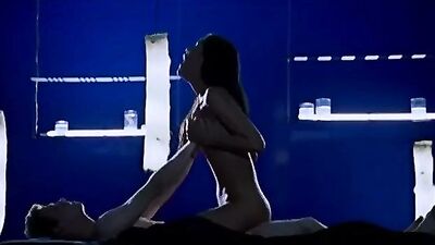 Aina Clotet nude - Mola ser malo (2005)