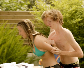 Roxane Peret bikini - Apres le col d'Ispeguy (2016)